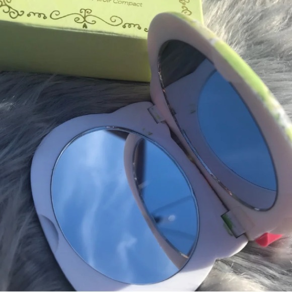 Hello Kitty x Sephora Mon Amour compact mirror - Picture 3 of 4